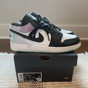 - Jordan 1 Low SE (GS); White/Mint Foam-Black; Size 7Y;  with box